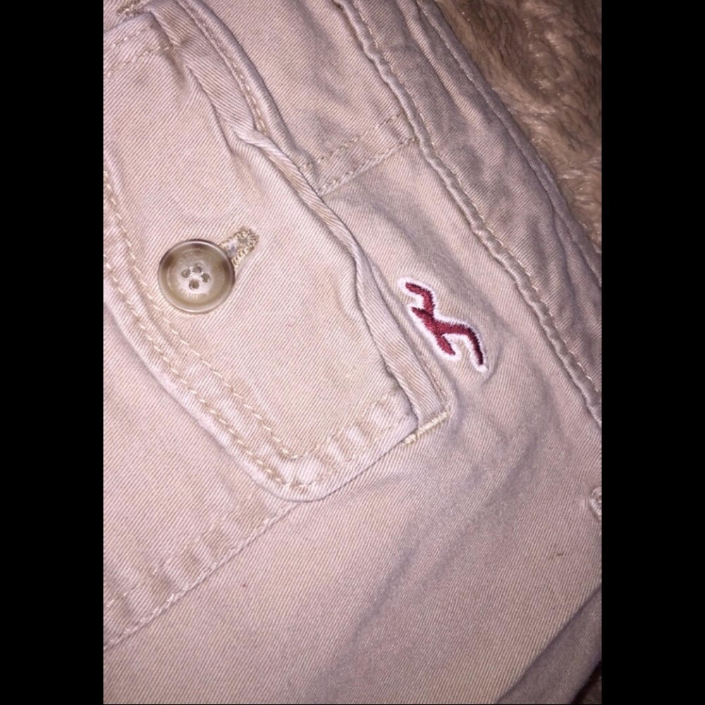 Hollister ; Cream Colored Shorts - Picture 3 of 4